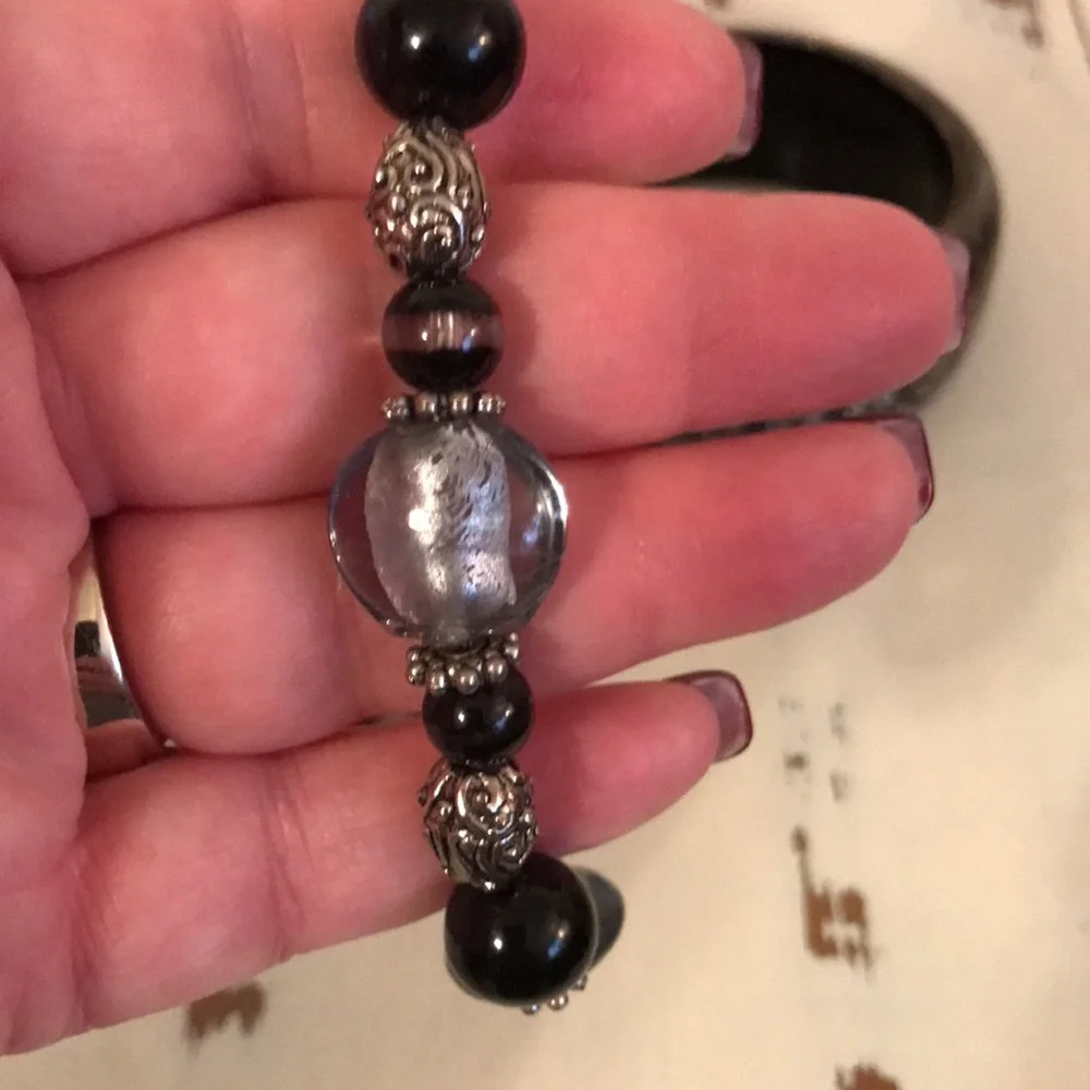 Bracelet lot of 4 black and silver bangle and beaded - Picture 5 of 11